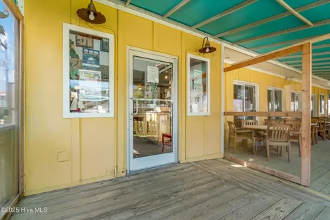 303 South Avenue Oriental NC 28571
