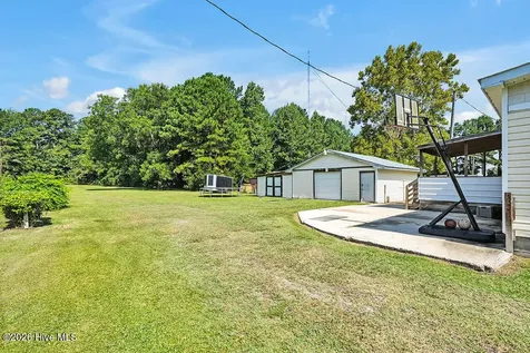 1677 Us Highway 117 Burgaw NC 28425