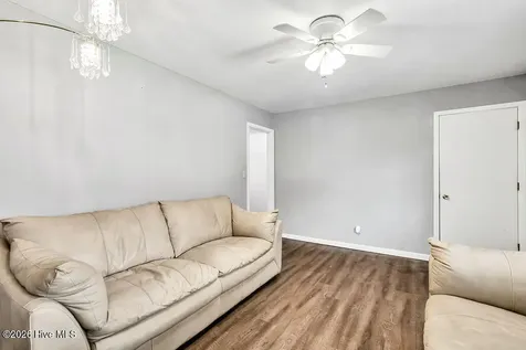 1677 Us Highway 117 Burgaw NC 28425