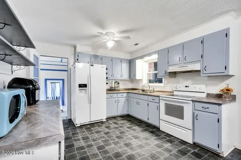 1677 Us Highway 117 Burgaw NC 28425