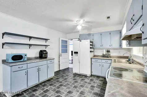 1677 Us Highway 117 Burgaw NC 28425