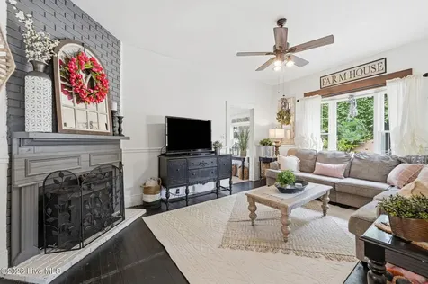 105 E Hargett Street Richlands NC 28574