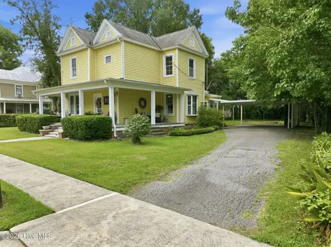 105 E Hargett Street Richlands NC 28574