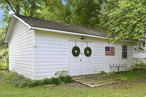 105 E Hargett Street Richlands NC 28574