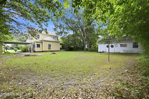 105 E Hargett Street Richlands NC 28574