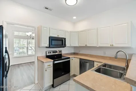 1009 Avenshire Circle Wilmington NC 28412
