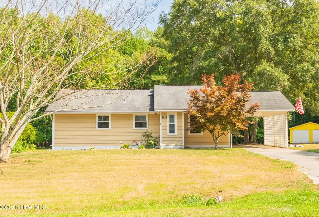2922 Birdsong Circle Grimesland NC 27837