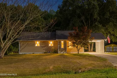 2922 Birdsong Circle Grimesland NC 27837