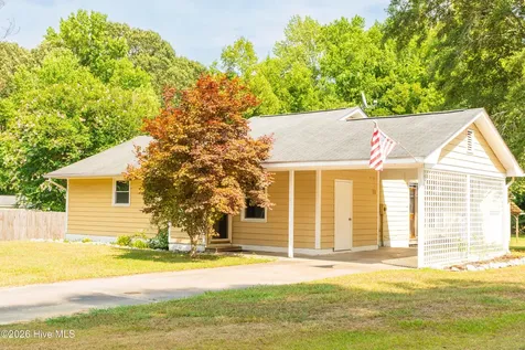 2922 Birdsong Circle Grimesland NC 27837