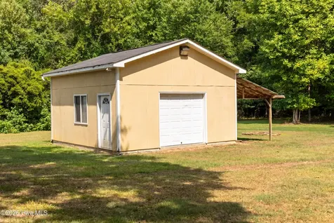 2922 Birdsong Circle Grimesland NC 27837