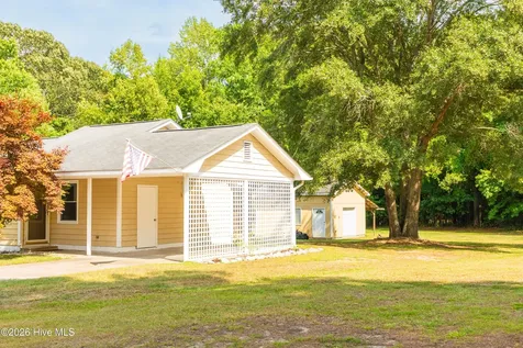 2922 Birdsong Circle Grimesland NC 27837