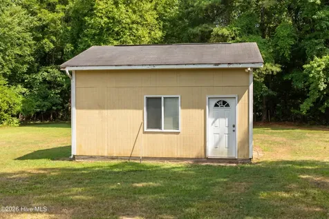 2922 Birdsong Circle Grimesland NC 27837