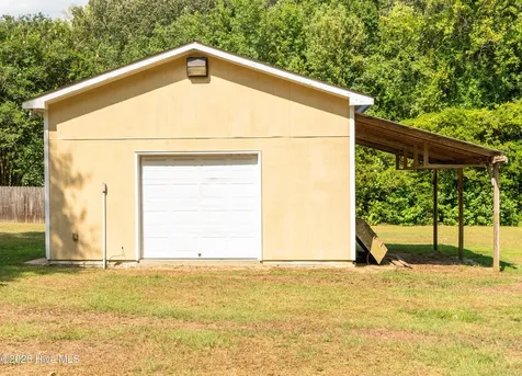 2922 Birdsong Circle Grimesland NC 27837
