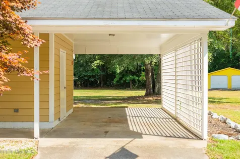 2922 Birdsong Circle Grimesland NC 27837