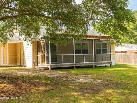 2922 Birdsong Circle Grimesland NC 27837