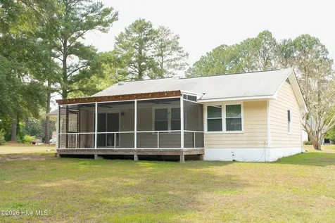 2922 Birdsong Circle Grimesland NC 27837