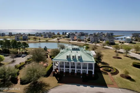 210 Colleton Square Newport NC 28570