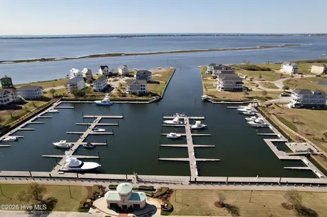 210 Colleton Square Newport NC 28570