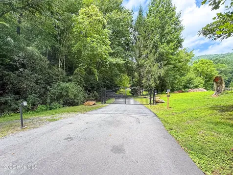 629 Peaks Drive Hayesville NC 28904
