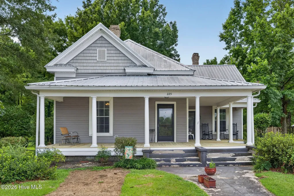 225 Carr Avenue Rocky Point NC 28457