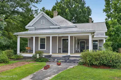 225 Carr Avenue Rocky Point NC 28457