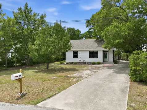 109 Noyes Avenue Morehead City NC 28557