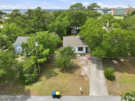 109 Noyes Avenue Morehead City NC 28557