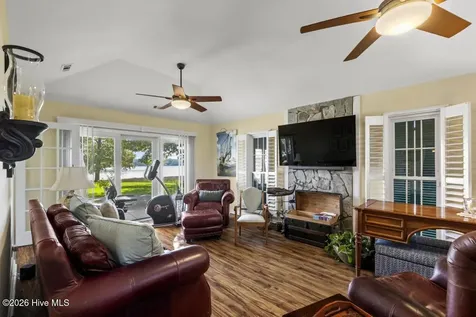 148 E Ivybridge Drive Hubert NC 28539