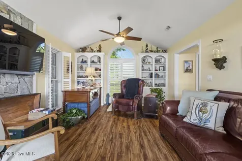 148 E Ivybridge Drive Hubert NC 28539