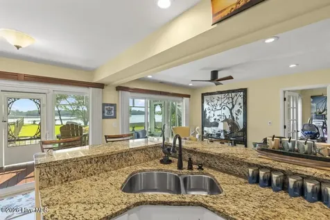 148 E Ivybridge Drive Hubert NC 28539