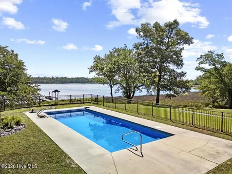 148 E Ivybridge Drive Hubert NC 28539