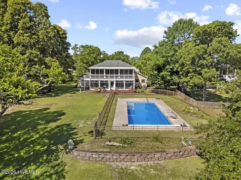 148 E Ivybridge Drive Hubert NC 28539