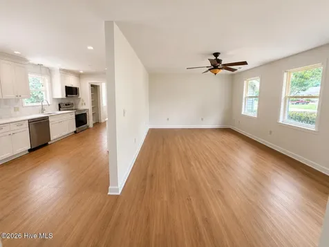 102 Troy Drive Elizabeth City NC 27909