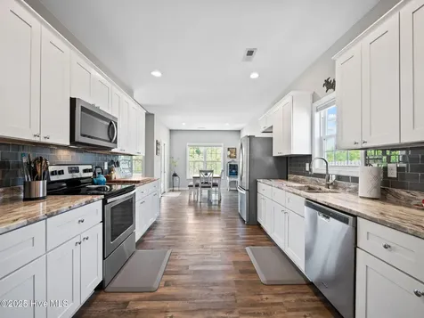 512 Hazelwood Drive Holly Ridge NC 28445