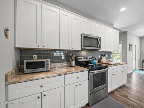 512 Hazelwood Drive Holly Ridge NC 28445