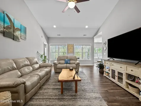 512 Hazelwood Drive Holly Ridge NC 28445