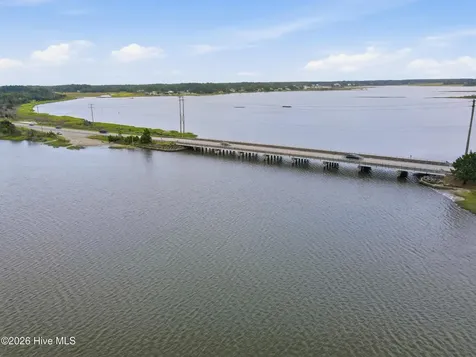 305 Tropical Trail Beaufort NC 28516
