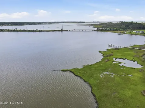 305 Tropical Trail Beaufort NC 28516