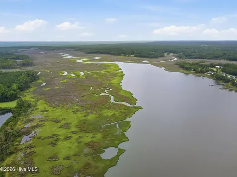 305 Tropical Trail Beaufort NC 28516