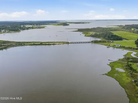 305 Tropical Trail Beaufort NC 28516