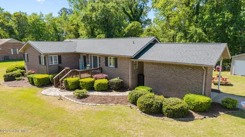 105 Dogwood Drive Washington NC 27889