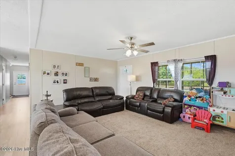 2912 Basstown Road Clinton NC 28328