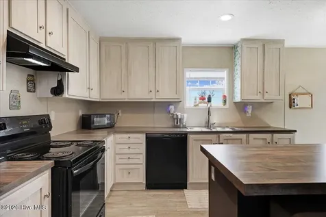 2912 Basstown Road Clinton NC 28328