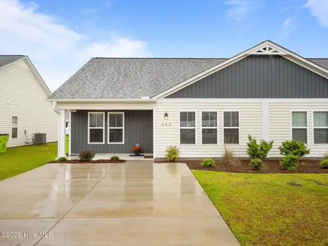 602 Villa Cove Newport NC 28570