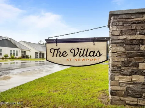 602 Villa Cove Newport NC 28570