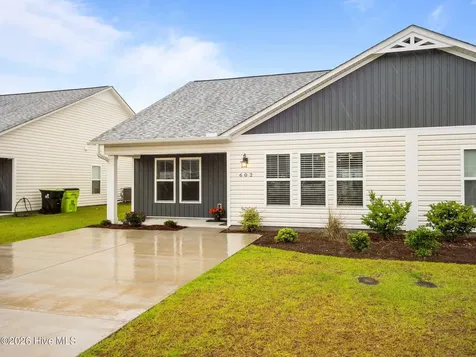 602 Villa Cove Newport NC 28570