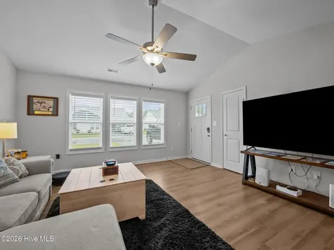 602 Villa Cove Newport NC 28570