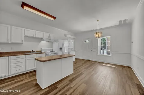 5634 Chelon Avenue Wilmington NC 28409