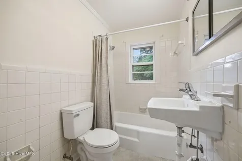 574 Simpson Street Grimesland NC 27837