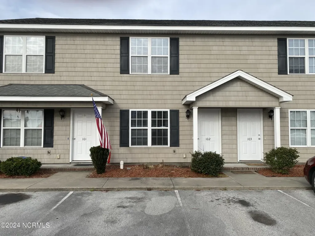 2202 Mayberry Loop Road Morehead City NC 28557